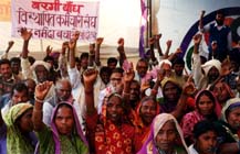 Proteste der Gond gegen die Narmada-Staudaemme; Fotot R. Hoerig, credit GfbV